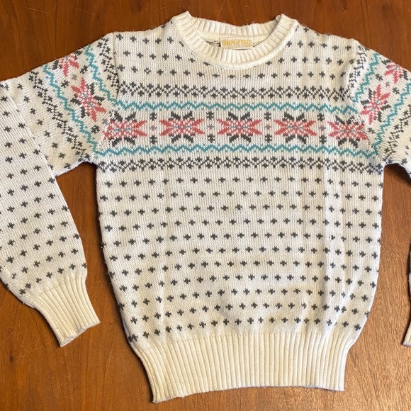 Vintage Snowflake ❄️ Pattern Sweater - Picture 4 of 5